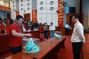  Xem xét đơn xin rút lại tiền cọc vụ đấu giá đất hơn 4 tỉ đồng/m2