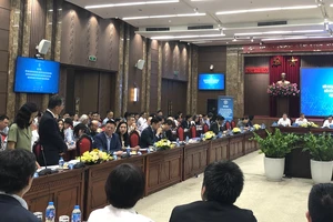 Chủ tịch Hà Nội: Tôi kính trọng, ngưỡng mộ doanh nghiệp vượt qua rừng thủ tục