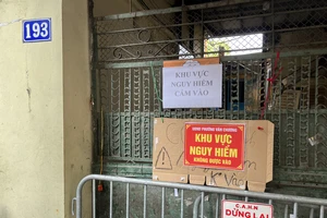 Hố tử thần giữa nội đô Hà Nội, chính quyền quận ra chỉ đạo hỏa tốc