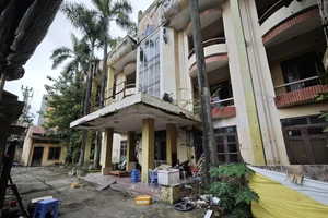 Hà Nội có ‘phố trụ sở bỏ hoang’ tồn tại 17 năm nay