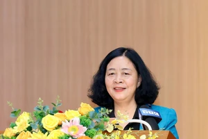 Lần đầu tiếp xúc cử tri Thủ đô, bà Bùi Thị Minh Hoài nói gì?