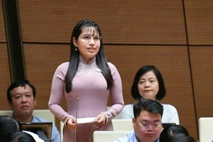 Quốc hội chất vấn tình trạng thầy bói online, mê tín tràn lan trên mạng