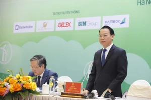 Bộ trưởng TN&MT lắng nghe nông dân nói về chính sách đất đai, môi trường