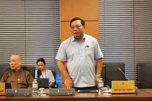 Tiểu phẩm họ nói rất đúng, "Thuốc giả, bác sỹ giả, chỉ có con tôi chết là thật"