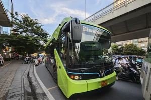 Hà Nội nâng mức hỗ trợ lãi suất vay vốn đầu tư xe buýt điện lên 70%