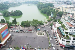 Cận cảnh diện mạo mới ở Quảng trường Đông Kinh Nghĩa Thục bên hồ Gươm