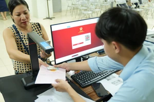 Hà Nội: Dừng nộp hồ sơ giấy với 25 dịch vụ công trực tuyến thiết yếu