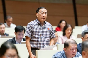 Lo ngại người dân vẫn cần chứng nhận sở hữu nhà khi được miễn giấy phép xây dựng