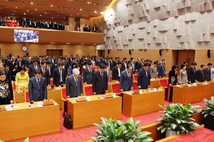 HĐND TP Hà Nội dành phút mặc niệm và quyên góp cứu trợ đồng bào miền Trung thiệt hại do bão lũ