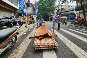 Người dân tất bật di chuyển tài sản, bàn giao mặt bằng làm tuyến đường ‘đắt nhất hành tinh’