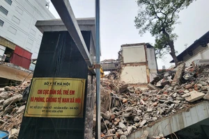 Bắt đầu phá dỡ trụ sở cơ quan, nhà dân bên hồ Hoàn Kiếm