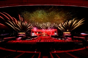 Hà Nội: Bắn pháo hoa nghệ thuật chào mừng thành công Đại hội Đảng XIV