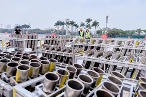 Công tác chuẩn bị bắn pháo hoa chào mừng thành công Đại hội Đảng XIV