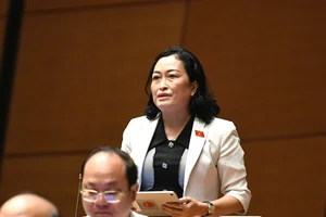 Đại biểu Trần Thị Hoa Ry: Cán bộ cấp xã đang phải 'ôm' nhiều việc cùng lúc