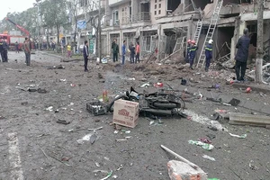 Vụ nổ tại Hà Đông nghi là do cưa bom?