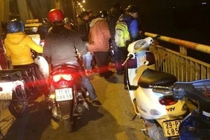 Để lại những tấm ảnh, nam thanh niên bất ngờ nhảy cầu tự tử