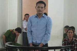 Mất mạng vì vào tận trạm y tế truy sát đối thủ