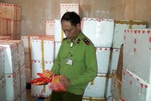 Tạm giữ 38.000 cây xúc xích nghi sử dụng chất cấm