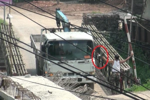 “Rút kinh nghiệm” vụ cầu xây 7 năm không xong còn thu phí “lụi”