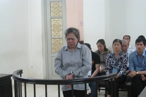 Vì ghen, người đàn bà bỏ thuốc đầu độc gia đình người tình