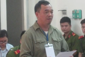 Chạy ra xem đánh nhau, bị chém suýt mất mạng