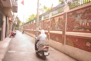 'Con đường gốm sứ' thứ hai tuyệt đẹp tại Hà Nội