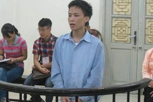 Đổ thuốc độc vào bể nước để trả thù 'tình địch'