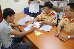 Tài xế xe tải đi ngược chiều vì... nhầm đường