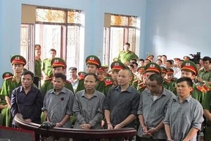 Phạt tù 8 nông dân gây rối ở Văn Giang