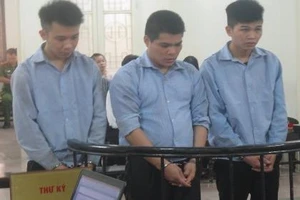 Bênh bạn, dùng kiếm đâm chết người không quen biết