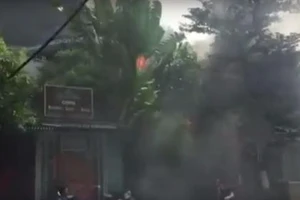 Cháy ngùn ngụt tại quán cafe trên phố Phan Kế Bính