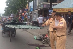 Khởi tố người lái xích lô chở tôn khiến cháu bé tử vong