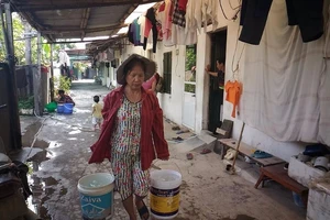 Hàng trăm hộ dân 'khát' nước sạch ngay giữa thủ đô