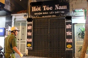 Thợ cắt tóc bị chém gục tại tiệm