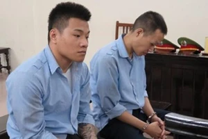 2 thanh niên đi tù vì cướp tài sản của phụ nữ