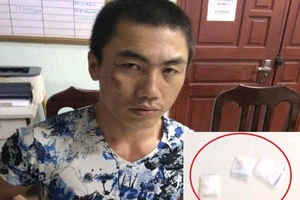 Cảnh sát cơ động quật ngã đối tượng mang ma túy