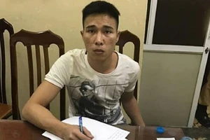 Cướp ví của nữ du khách, gặp cảnh sát quay đầu bỏ chạy