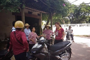 Vụ hai bé gái bị chôn trong vườn: 'Quá đau đớn'