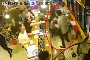 Nhậu xong, 40 thanh niên hành hung nữ nhân viên 