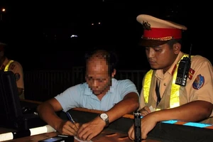 Lắp máy đo nồng độ cồn trên ô tô, có khả thi?