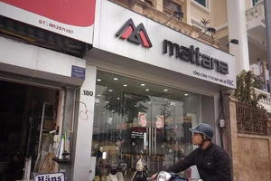 'Đồng phục' biển hiệu trên tuyến phố kiểu mẫu 'vỡ trận'