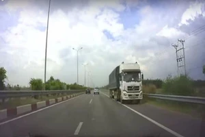 Xử phạt 'bóng ma' di chuyển ngược chiều trên cao tốc