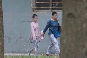 Thực hư việc mẹ nhốt con trong nhà, không cho đi học