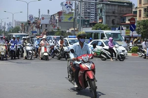 5 giây đèn đỏ, 2 người đàn ông và 1 cuộc xô xát