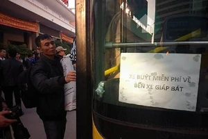 Dời hành khách bị “bỏ rơi” sang BX Giáp Bát 