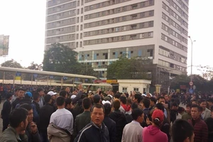 Hàng loạt xe khách bỏ chuyến phản đối phân tuyến