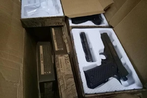 Phát hiện hơn 100 khẩu súng ngắn tại Hà Nội