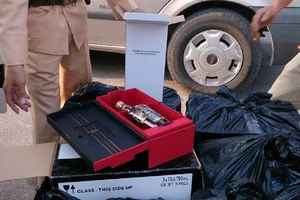 114 chai rượu ngoại 'dỏm' bị cảnh sát phát hiện