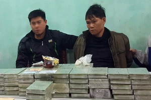 Bắt trùm ma túy cùng 87 bánh heroin trên chiếc xe 7 chỗ