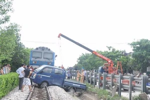 Xử lý ra sao khi ô tô chết máy giữa đường ray?